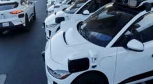 Google girişimi Waymo tamamen sürücüsüz yolculuklara başladı