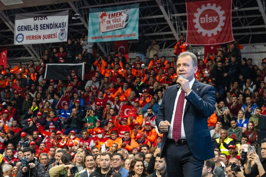 CHP’Lİ VAHAP SEÇER: “ADAY DİYENE BAKMA. ADAY DEDİRTENE BAK”