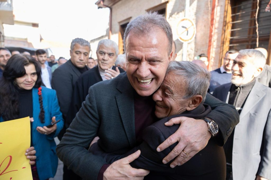 HALKIN BAŞKANI HALKLA İÇ İÇE OLMAYI SÜRDÜRÜYOR