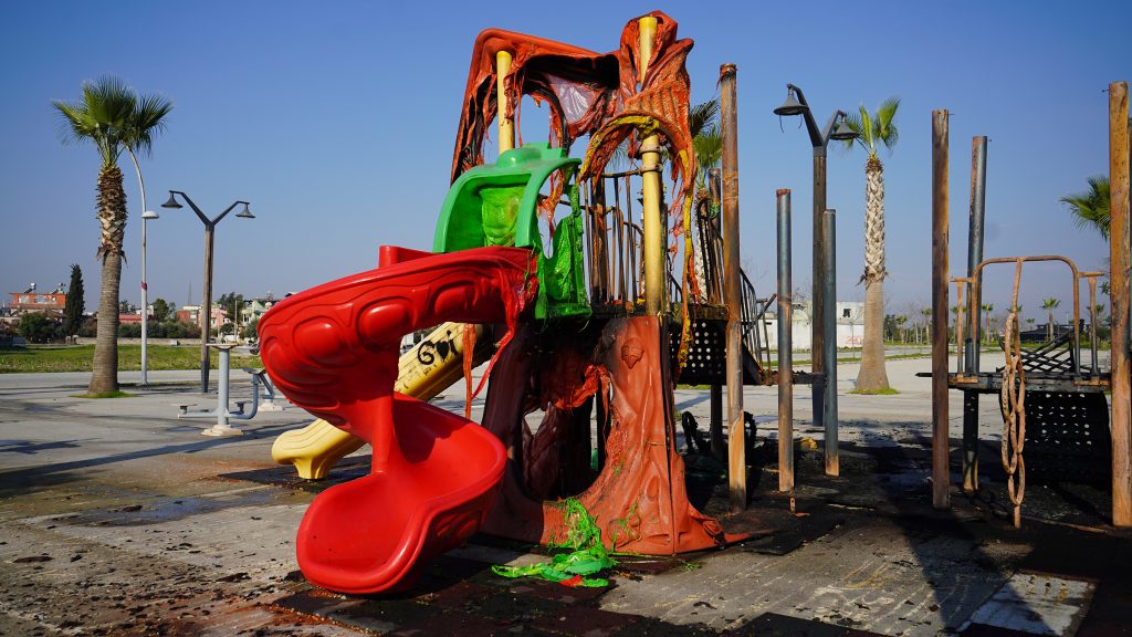 KİMLİĞİ BELİRSİZ KİŞİLERCE BERDAN PARKINA BİR VANDAL SALDIRI DAHA!