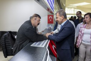BAŞKAN SEÇER, MERSİN HALKIYLA BİR ARAYA GELMEYE DEVAM EDİYOR