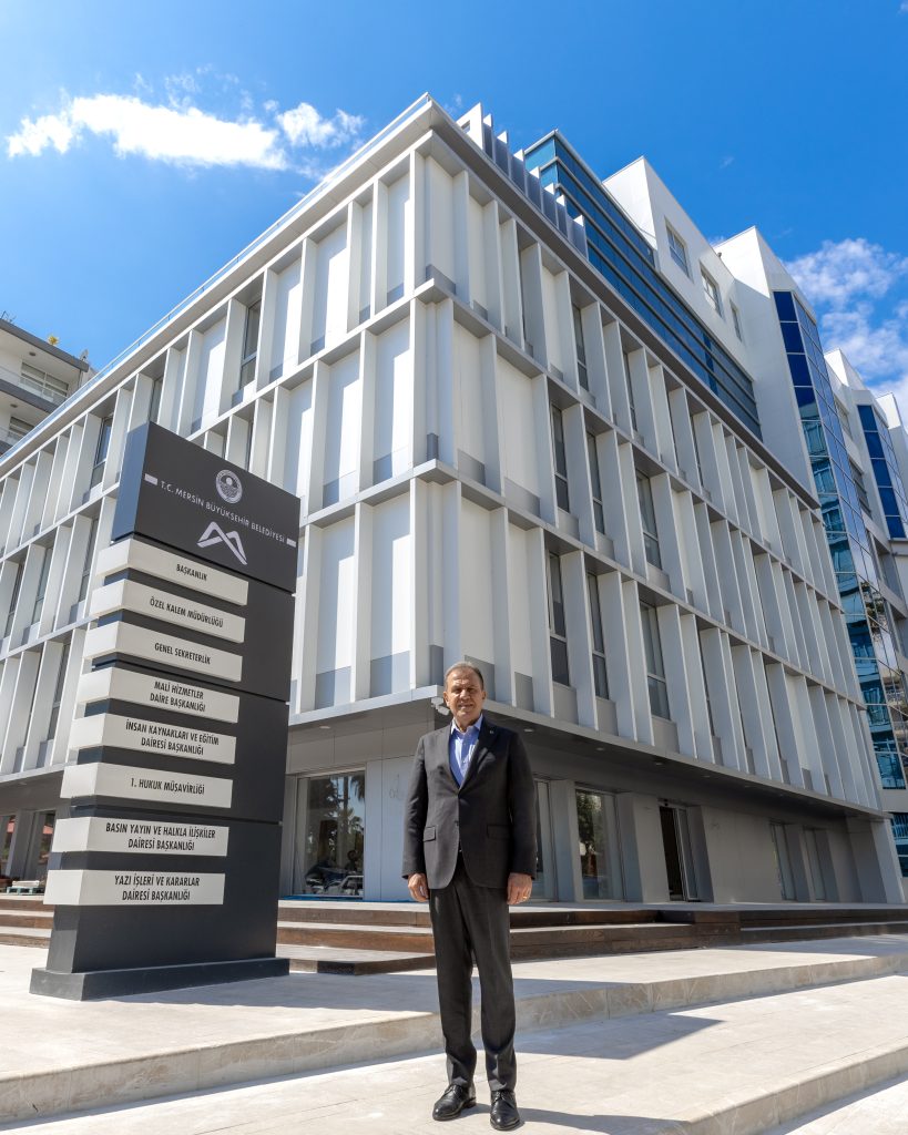 BAŞKAN SEÇERİN YENİ HİZMET BİNASINDA İLK GÜNÜ