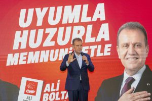 SEÇER: “BİZ HERKESİ KUCAKLIYORUZ, HERKESİ AİLEMİZDEN BİLİYORUZ”g