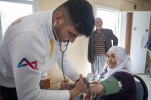 BÜYÜKŞEHİR GEZİCİ SAĞLIK ARACI’NIN BİR DURAĞI DA ULAŞ KÖYÜ OLDU