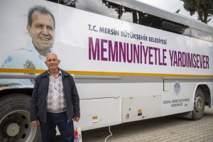 BÜYÜKŞEHİR’İN MOBİL KUAFÖRÜ İLE VATANDAŞLAR BAYRAMA HAZIR