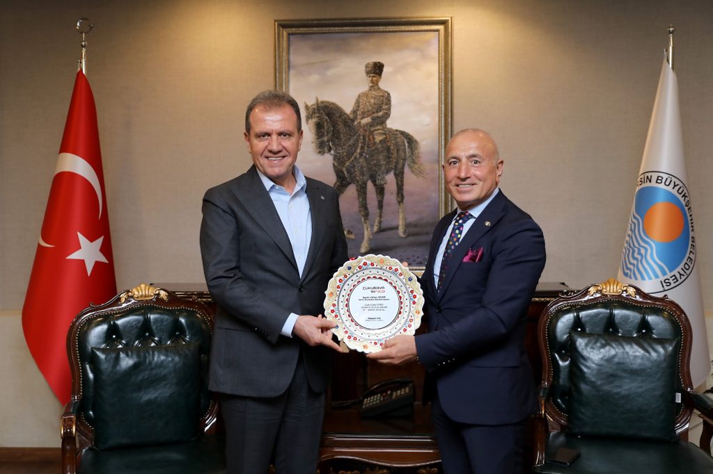 TÜRKONFED Yönetim Kurulu Üyesi ve Derya Grup Yönetim Kurulu Başkanı Hüseyin Kış, göreve seçilen belediye başkanlarını kutladı