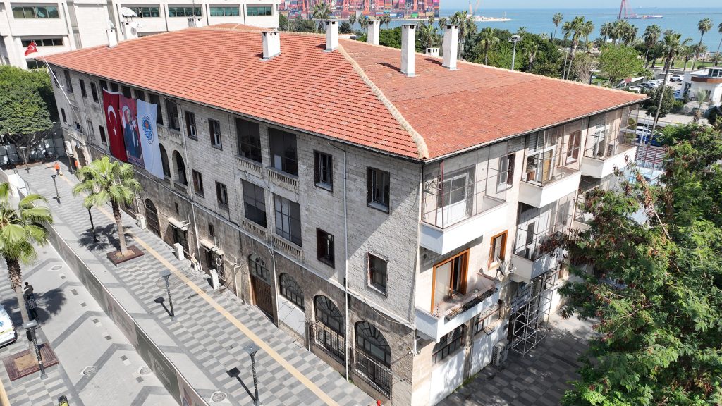 MERSİN’İN SİMGE YAPISI TAŞ BİNA ‘KENT MÜZESİ’ OLUYOR