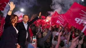 VAHAP SEÇER OY ORANINI 14.5 PUAN ARTIRDI