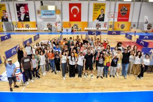 BÜYÜKŞEHİR’İN ÇOCUK ŞENLİĞİ İLE ÇOCUKLARIN KALPLERİ SEVGİYLE DOLDU