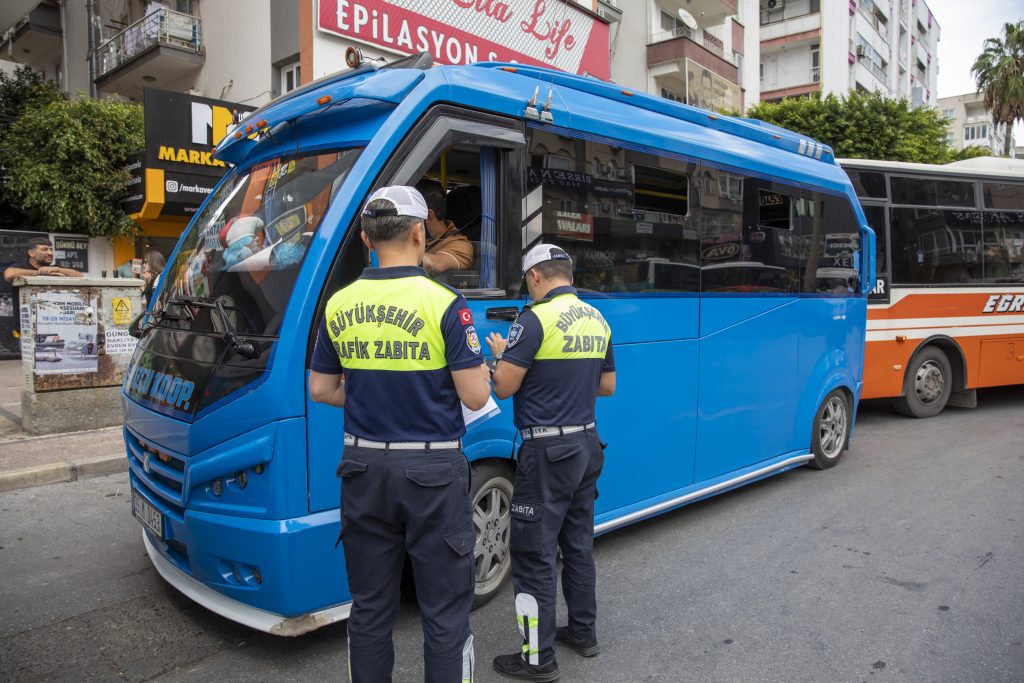 BÜYÜKŞEHİR ZABITASI YOLCU GÜVENLİĞİ İÇİN DENETİMLERİ SIKLAŞTIRDI