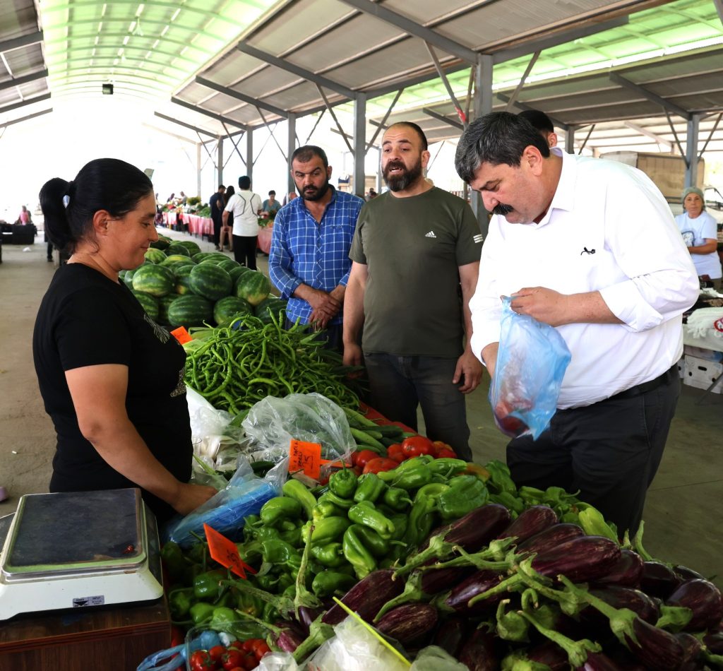 BAŞKAN YILDIZ, ÜRETİCİ VE KÖYLÜ PAZARINI GEZDİ
