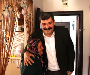 BAŞKAN YILDIZ’DAN, ŞEHİT ANNESİ RABİA BULUT’A “ANNELER  GÜNÜ” ZİYARETİ