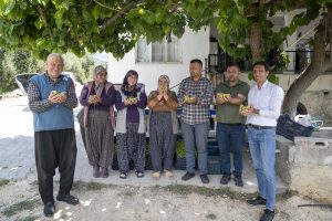 ÜRETİCİLER BÜYÜKŞEHİR’İN DESTEĞİ İLE HEM ZAMAN HEM MADDİ KAZANÇ SAĞLIYOR