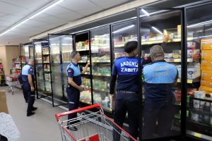 AKDENİZ ZABITASI ZİNCİR MARKETLERİ DENETLEDİ