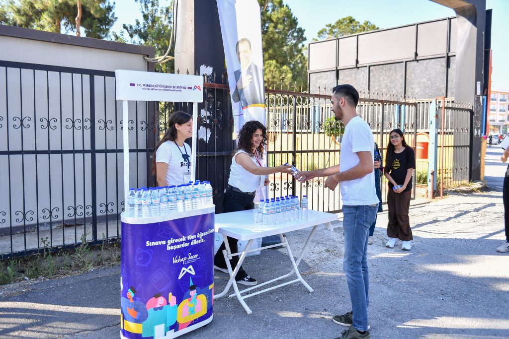 BÜYÜKŞEHİR, LGS ÖĞRENCİLERİNİN SINAV GÜNÜ DE YANINDA OLDU