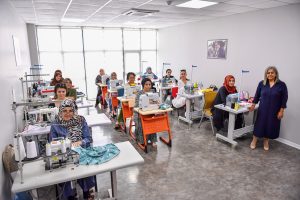 MERCEK’TE KADINLAR ÜRETİYOR, ÇOCUKLAR SEVİNİYOR