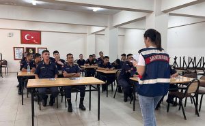 Jandarma personelleri ‘kadına yönelik şiddetle mücadele’ konusunda bilgilendirildi
