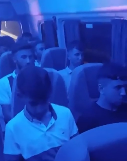 Terör halayı çeken gruba polis minibüsünde ‘Ölürüm Türkiyem’ şarkısı dinletildi