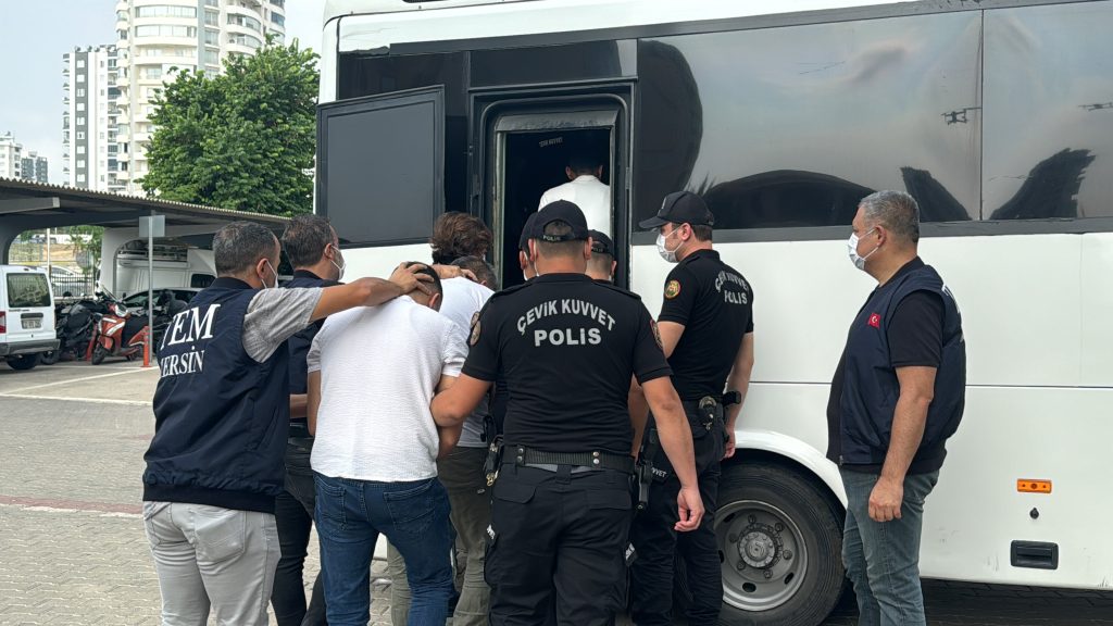 Mersin’de DEAŞ operasyonu: 9 şüpheli adliyeye sevk edildi