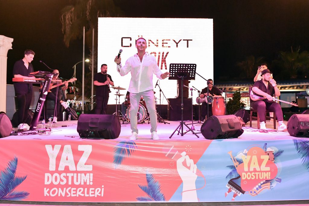 ‘Yaz Dostum’ konserleri sürüyor