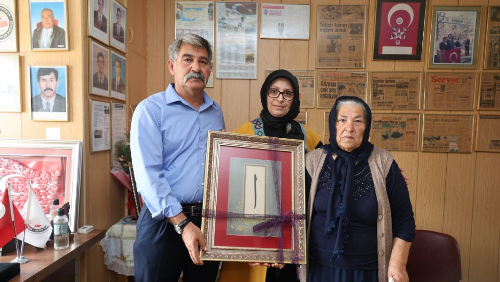 İl Millî Eğitim Müdürü Fazilet Durmuş, Tarsus’ta bulunan Buminhan Temizkan Şehit Öğretmenler Derneğini ziyaret etti.