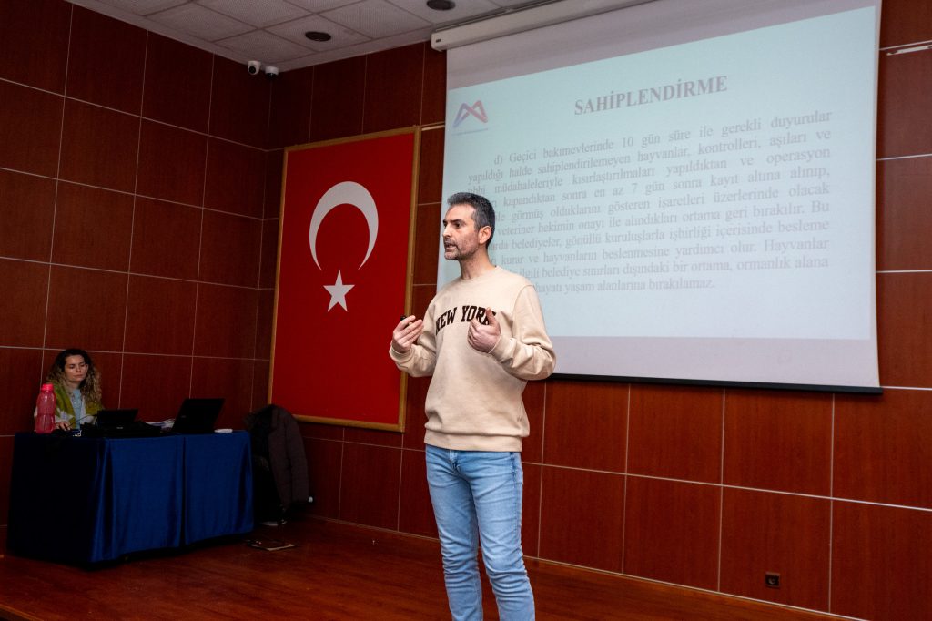 BÜYÜKŞEHİR, CAN DOSTLARIN REFAHI İÇİN BİLİNÇLENDİRME EĞİTİMİ DÜZENLEDİ