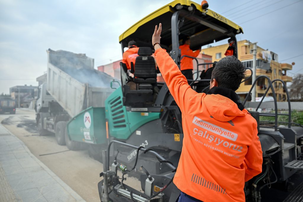 BÜYÜKŞEHİR KAZANLI’DA ETAPLAR HALİNDE SÜRECEK YOL ÇALIŞMALARINI BAŞLATTI