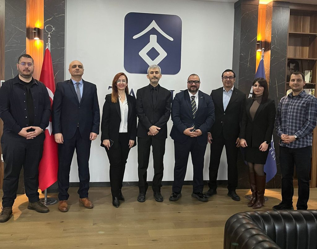 KARİYER MERKEZİ, ÜNİVERSİTE-SANAYİ-KENT İŞ BİRLİĞİNE KATKI SAĞLIYOR