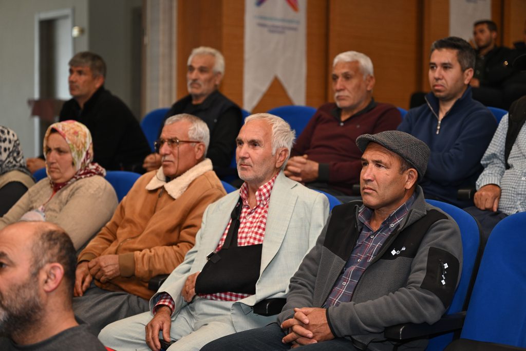 AYDINCIKLI ÇİFTÇİLER, EĞİTİMLERLE BİLİNÇLENİYOR