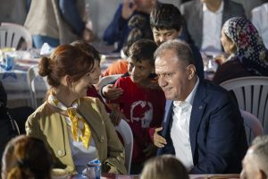 BAŞKAN SEÇER, AKDENİZ İLÇESİNDE VATANDAŞLARLA İFTAR GERÇEKLEŞTİRDİ
