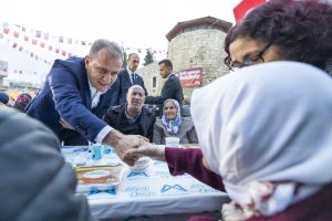 SEÇER: “BU AŞLAR SİZİN PARANIZLA PİŞTİ”