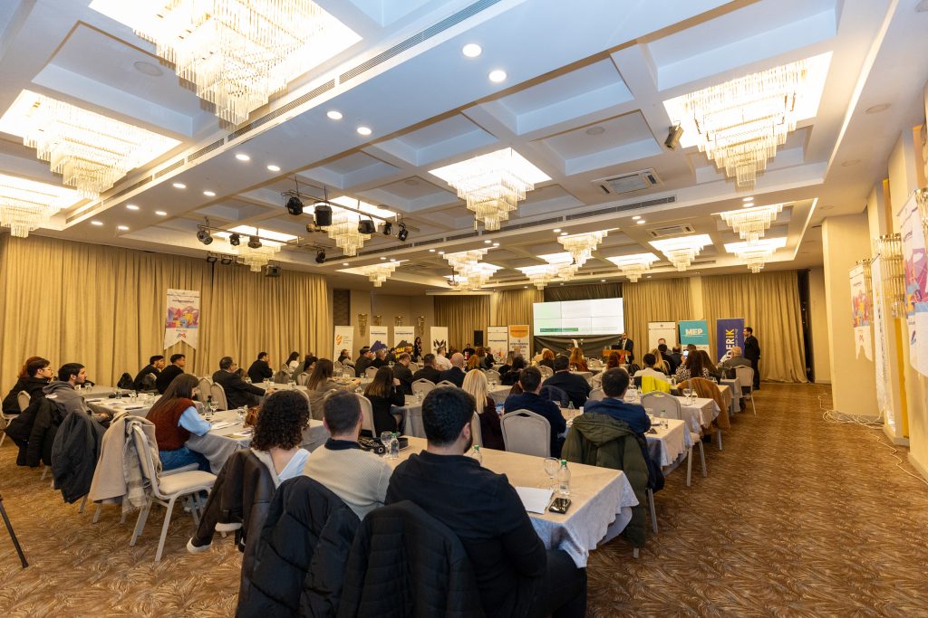 BÜYÜKŞEHİR KARİYER MERKEZİ, İŞ DÜNYASINI GELECEĞE HAZIRLIYOR