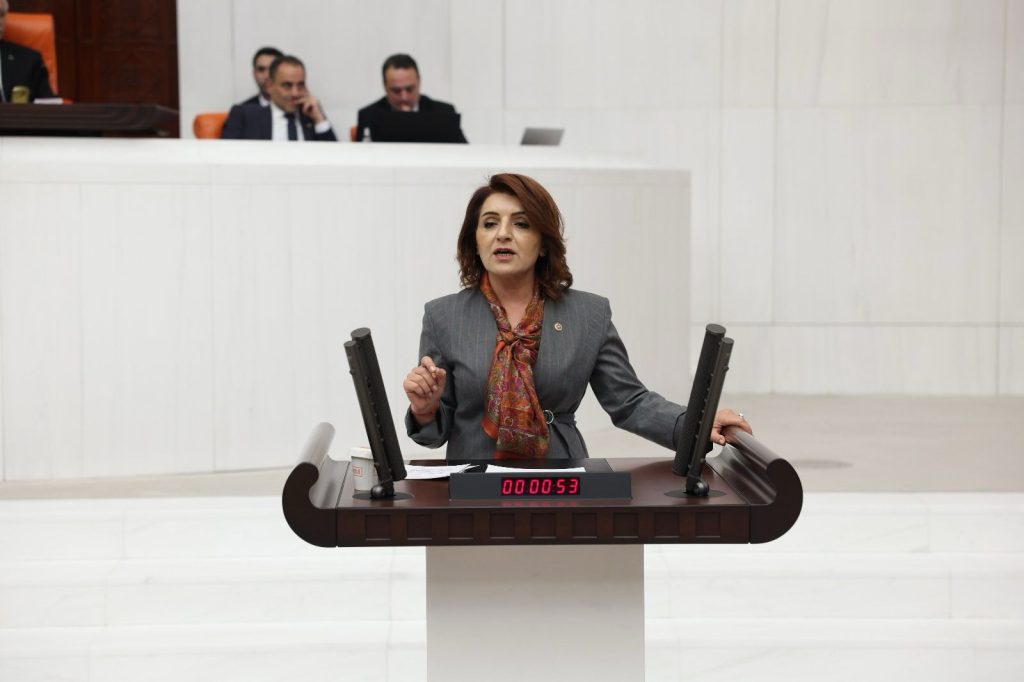 Siz Aileyi Günlük 8 TL’ye Mahkûm Ettiniz, Hatıra Parasıyla mı Kurtaracaksınız?