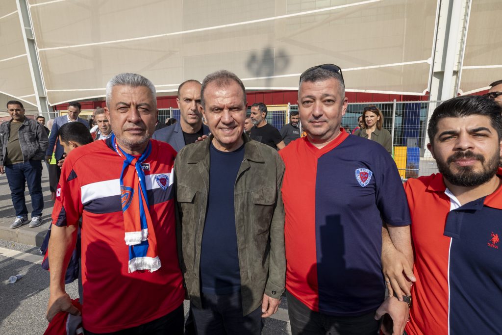 BAŞKAN SEÇER ŞEHRİN TAKIMINI YALNIZ BIRAKMADI