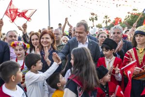 SEÇER: “ÇOCUKLAR BİZİM AYDINLIK GELECEĞİMİZ”