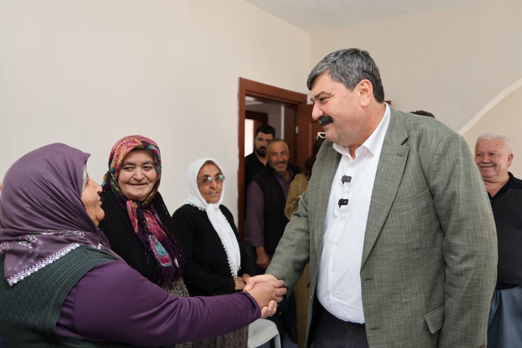 TOROSLAR BELEDİYESİNDEN ÇİFTÇİLERE KORUNGA TOHUMU DESTEĞİ