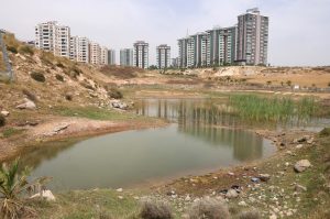 -KORUKENT’TE TEHLİKE SAÇAN GÖLET GÜVENLİ VE MODERN BİR PARKA DÖNÜŞÜYOR