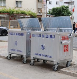 -TOROSLAR BELEDİYESİ ÇÖP KONTEYNERLERİNİ YENİLİYOR