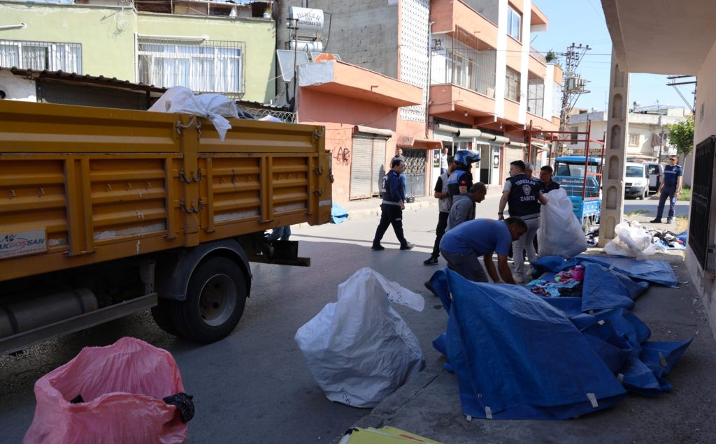 TOROSLAR ZABITASI HALK SAĞLIĞINI TEHDİT EDEN ÜRÜNLERİ TOPLADI