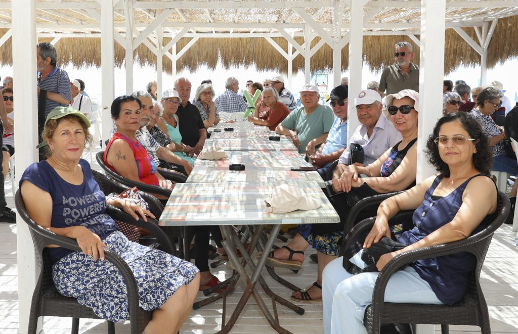 Mersin’de Emeklilere Yaz Morali