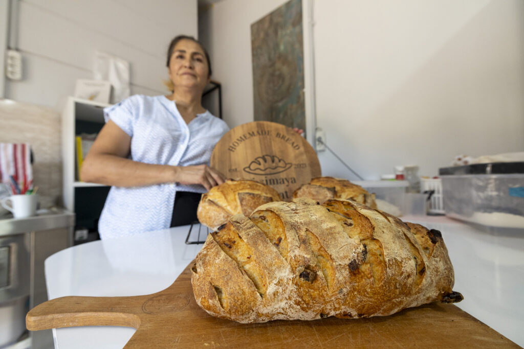 ÜRETTİĞİ EKŞİ MAYA EKMEKLER TÜM SOFRALARDA YER BULUYOR