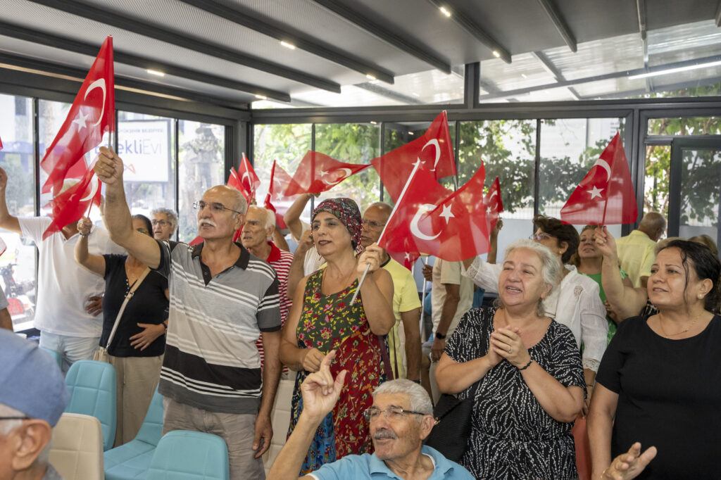 BÜYÜKŞEHİR’İN ERDEMLİ EMEKLİ EVİ TÜRK HALK MÜZİĞİ EZGİLERİYLE DOLDU