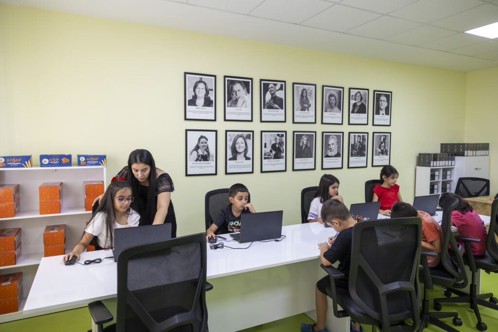 TOROSLAR ÇOCUK KAMPÜSÜ TASARIM ATÖLYESİ İLE MUTLU EBEVEYNLER MERAKLI ÇOCUKLAR