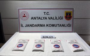 Antalya’da 1 kilo 380 gram kokain ele geçirildi, 2 şüpheli tutuklandı