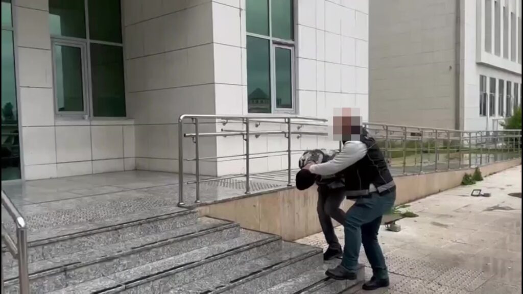 Adana’da hapis cezasıyla aranan 25 hükümlü yakalandı