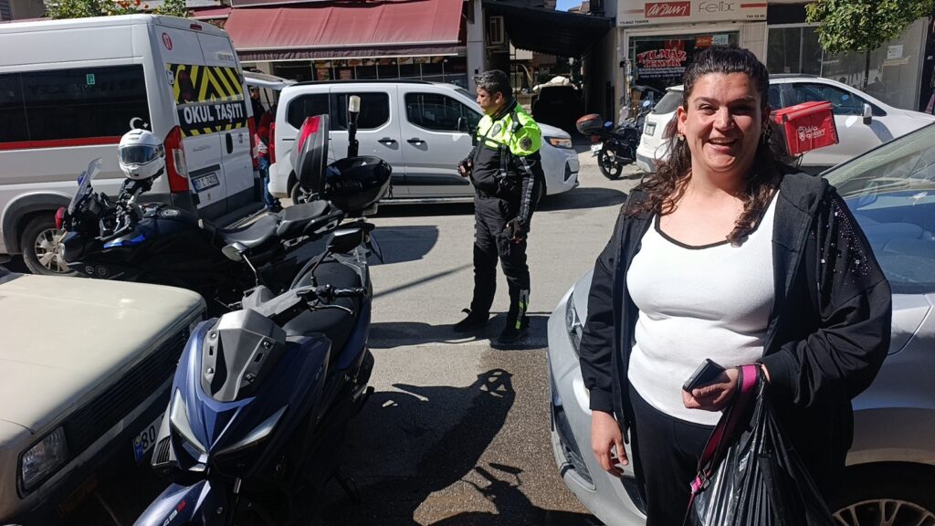 Motosiklet sürücüsü plakasını kağıtla kapattı: 140 bin TL ceza yedi