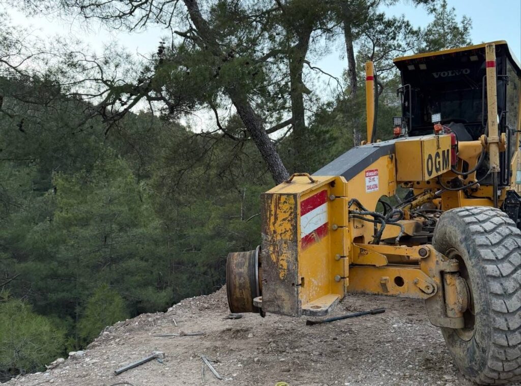 Aşırı basınçla fırlayan lastiğin çarptığı kadın uçurumdan düşerek hayatını kaybetti