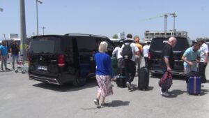 Antalya Havalimanında VIP taşımacıların eylemi