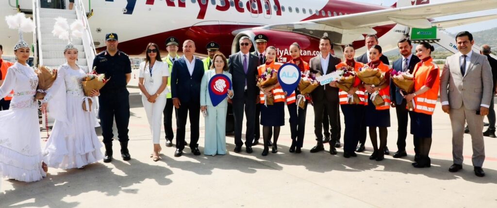 Almatı’dan Gazipaşa-Alanya Havalimanına ilk uçak seferi “su takı” seremonisiyle karşılandı