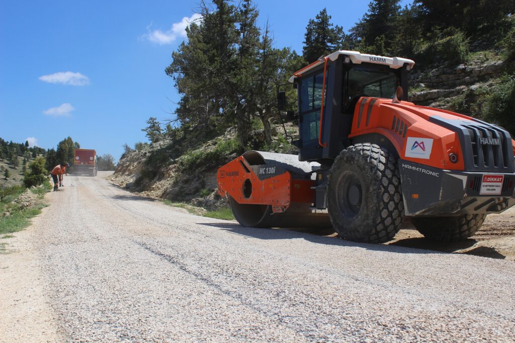 Mersin’de kırsal ulaşımı rahatlatan asfalt çalışması tamamlandı